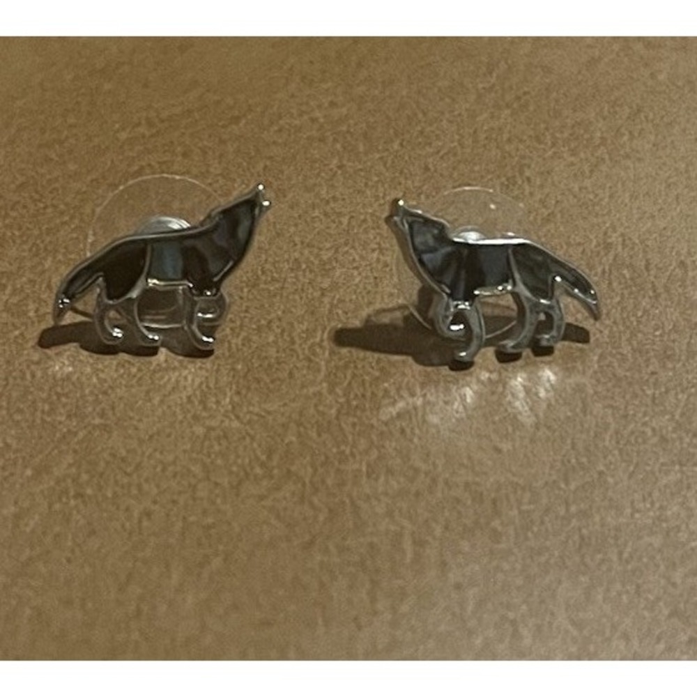 Howling Wolf Stud Earrings Iridescent Abalone Shell Inlay Silver Tone